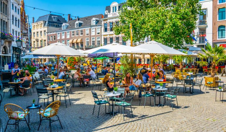 Terrasje Den Haag in zomer