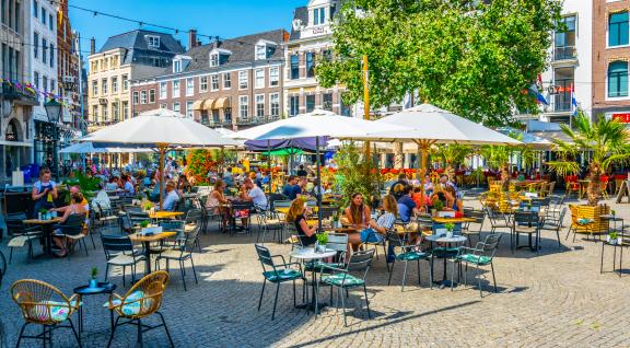 Terrasje Den Haag in zomer
