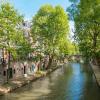 Utrecht binnenstad werfkelders langs gracht 